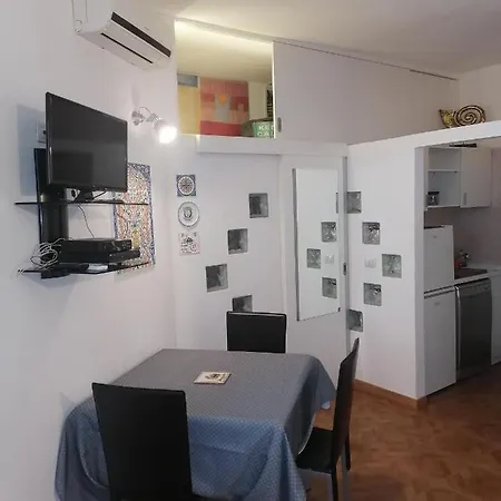 Loft 13- 13 Il Giglio Apartmán
